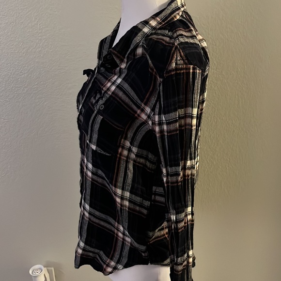 Paige flannel size medium - Picture 4 of 4